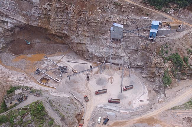 ���ϑѻ����ֲ�ʯ���r�a(ch��n)300����ʯ��ɰ���a(ch��n)��