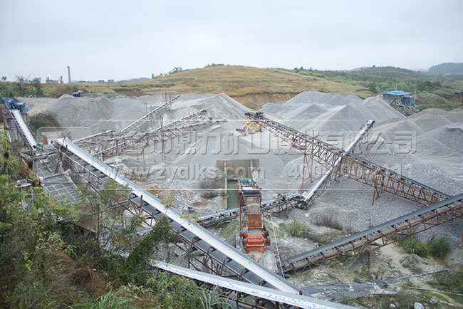 采石場(chǎng)生產(chǎn)線現(xiàn)場(chǎng) 采石場(chǎng)生產(chǎn)線現(xiàn)場(chǎng)