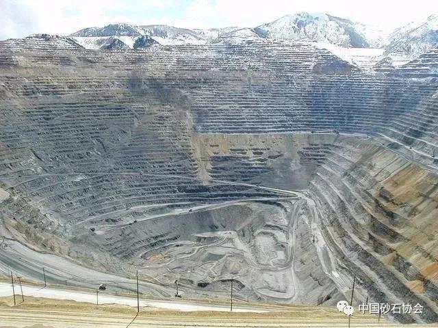 大型露天礦開采設(shè)計(jì)