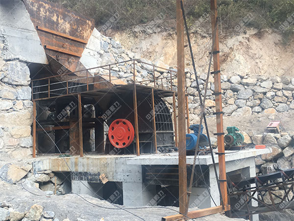 時產(chǎn)100噸破石機(jī)