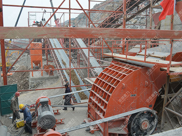 時(shí)產(chǎn)300噸的碎石機(jī)