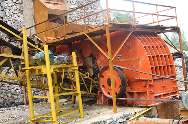 一小時(shí)破碎600噸石灰石破碎機(jī)