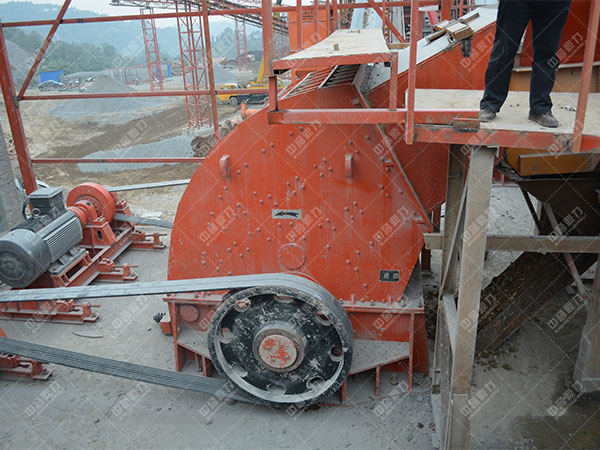 一小時(shí)破碎600噸石灰石破碎機(jī)